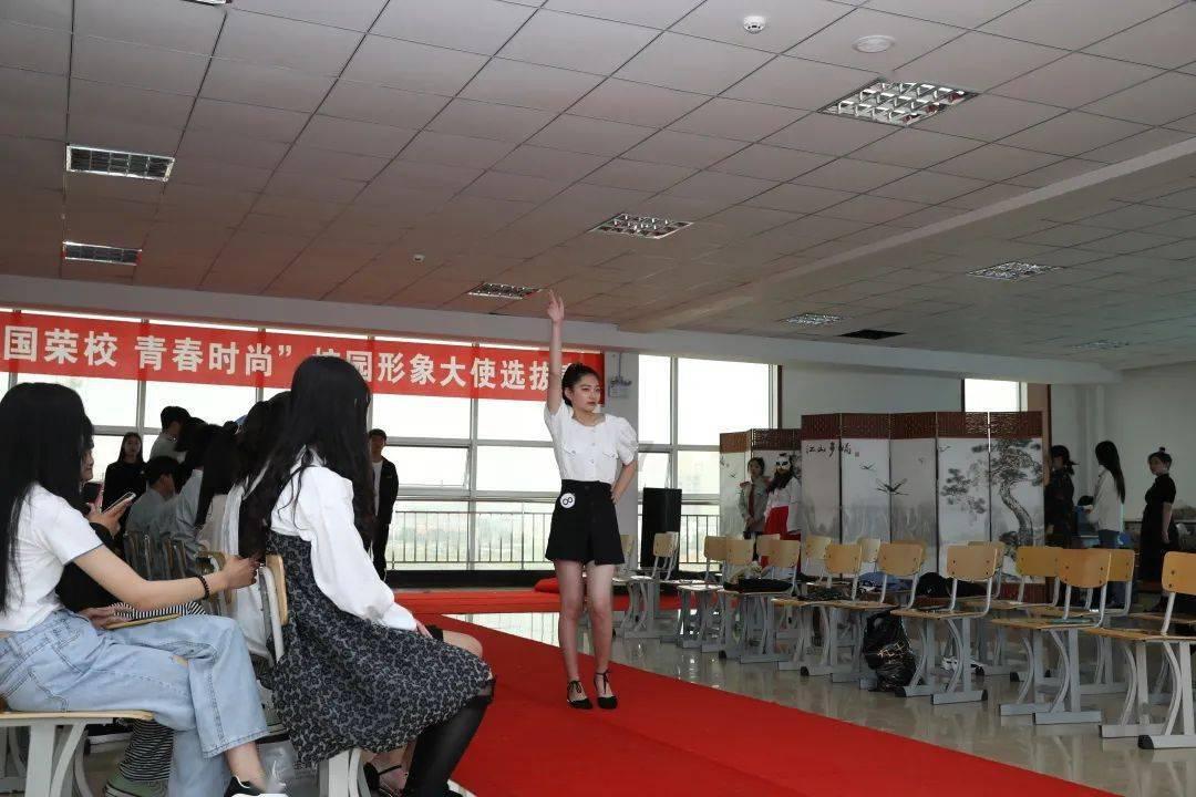 图书馆周末开门吗？游戏画面